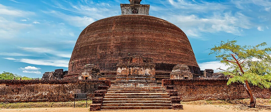 Rocher de Pidurangala et cité de Polonnaruwa
