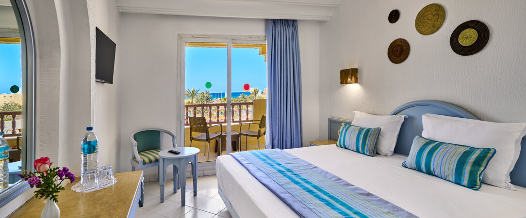 Chambre vue piscine