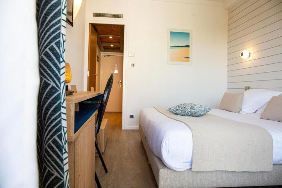 Chambre Loggia vue latérale mer